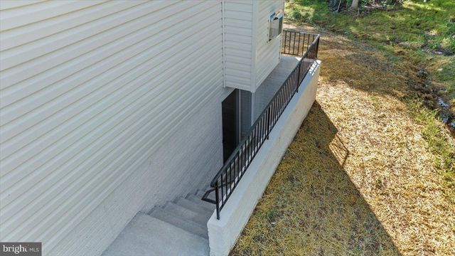 327 YORKTOWN BLVD, Locust Grove, VA 22508