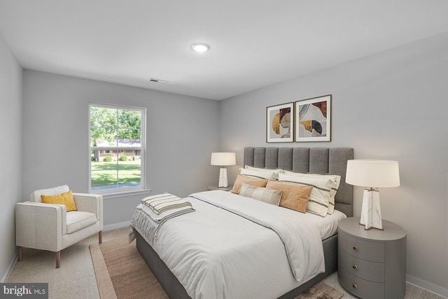 327 YORKTOWN BLVD, Locust Grove, VA 22508