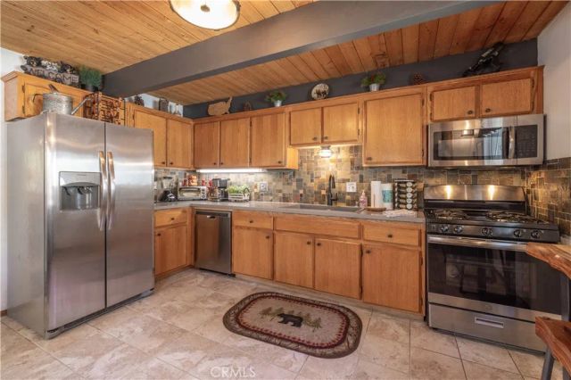 526 Catalina Road, Big Bear Lake, CA 92315