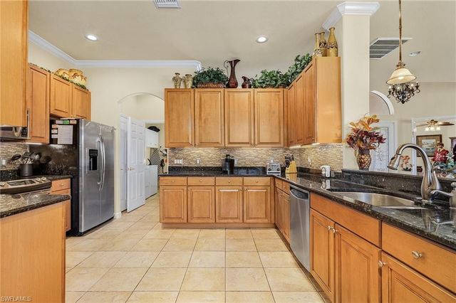 11753 Lady Anne CIR, Cape Coral, FL 33991