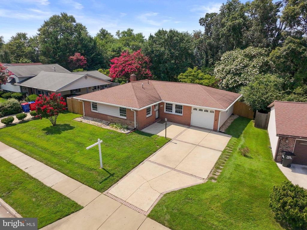 117 N ALDER AVE N, Sterling, VA 20164