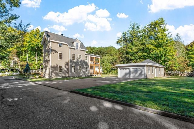 26 Caswell St, Fitchburg, MA 01420