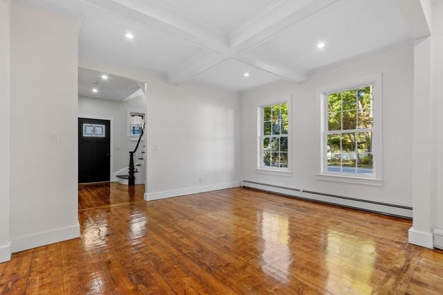26 Caswell St, Fitchburg, MA 01420