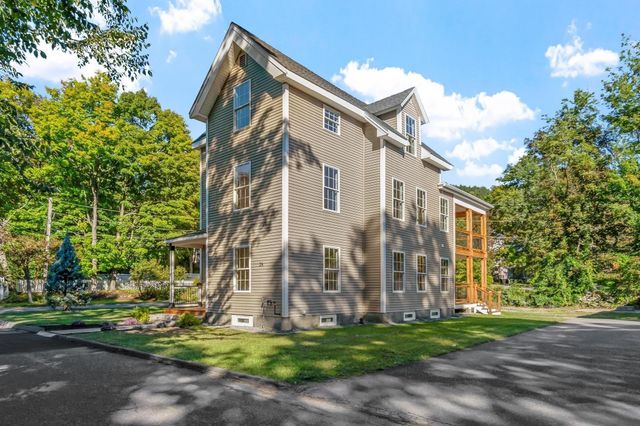 26 Caswell St, Fitchburg, MA 01420