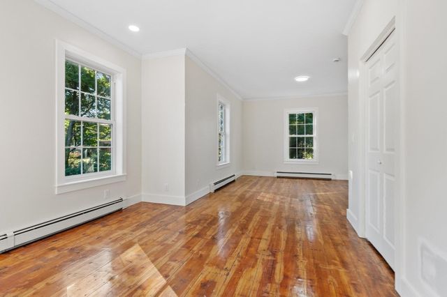 26 Caswell St, Fitchburg, MA 01420