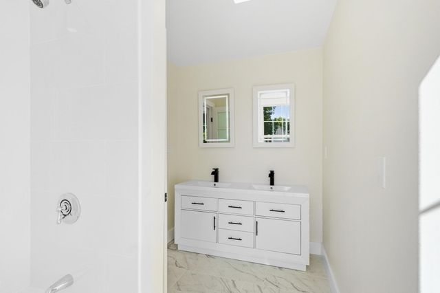 26 Caswell St, Fitchburg, MA 01420