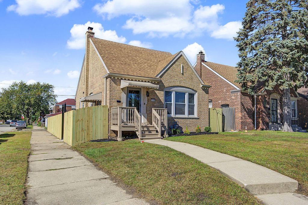 11256 S Avenue L, Chicago, IL 60617 — photo 2