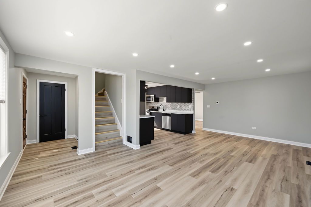 11256 S Avenue L, Chicago, IL 60617 — photo 4