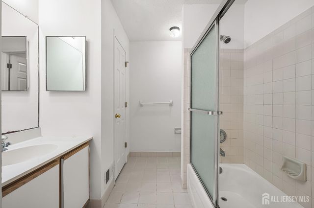 107 Prestwick Way, Edison, NJ 08820