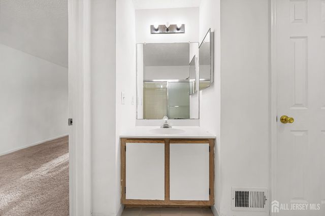 107 Prestwick Way, Edison, NJ 08820