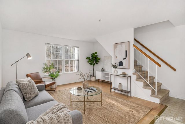 107 Prestwick Way, Edison, NJ 08820