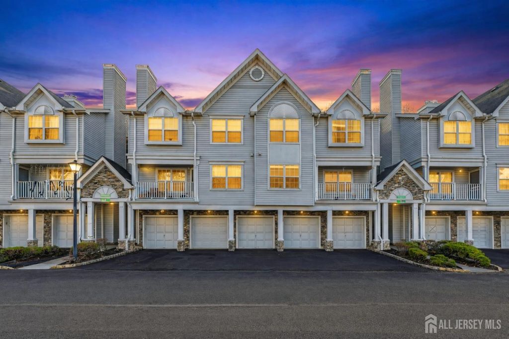 107 Prestwick Way, Edison, NJ 08820