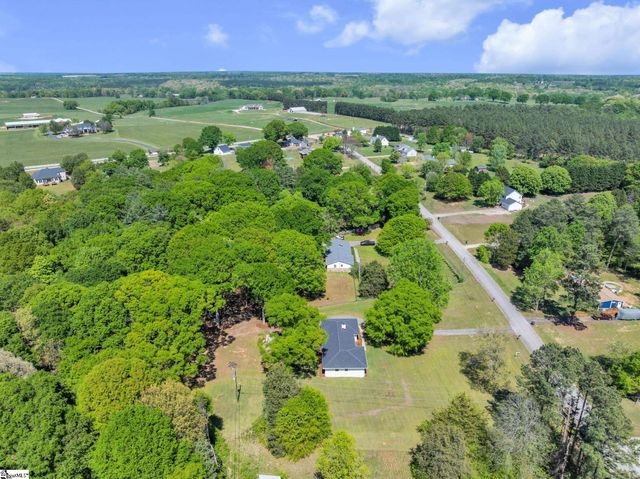 745 Canterbury Trail, Fountain Inn, SC 29644