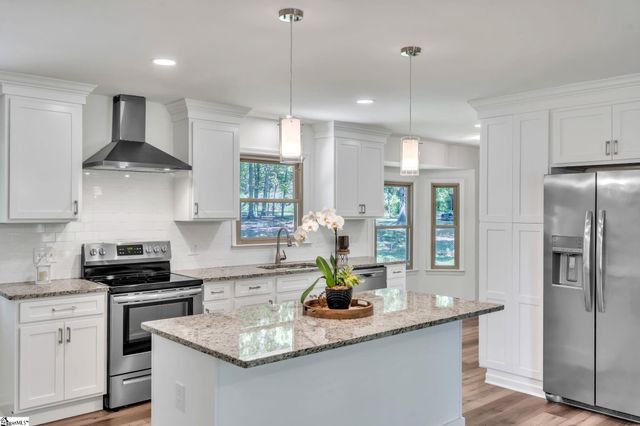745 Canterbury Trail, Fountain Inn, SC 29644