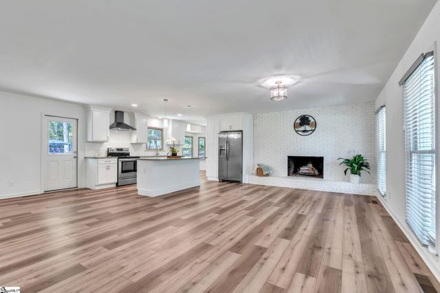 745 Canterbury Trail, Fountain Inn, SC 29644