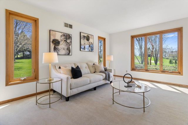 S86W32230 Elias COURT, Mukwonago, WI 53149