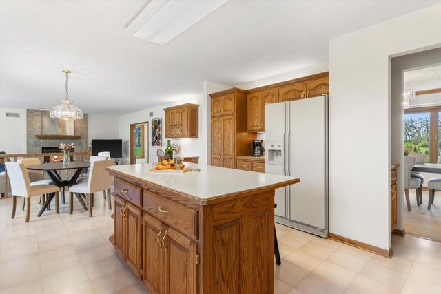 S86W32230 Elias COURT, Mukwonago, WI 53149