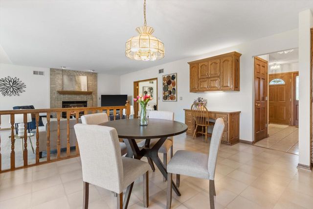 S86W32230 Elias COURT, Mukwonago, WI 53149