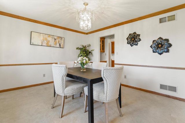 S86W32230 Elias COURT, Mukwonago, WI 53149