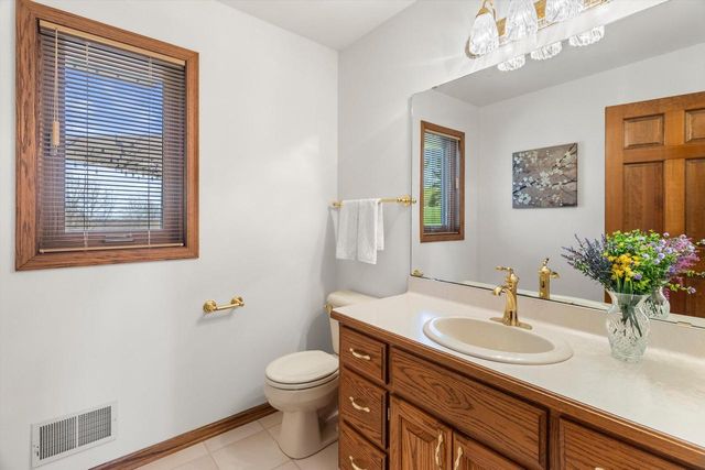 S86W32230 Elias COURT, Mukwonago, WI 53149