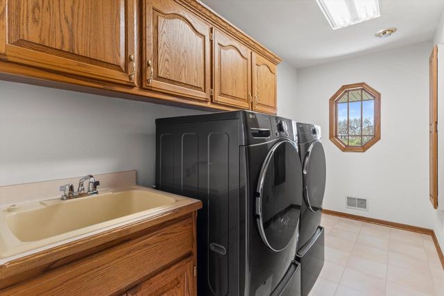 S86W32230 Elias COURT, Mukwonago, WI 53149