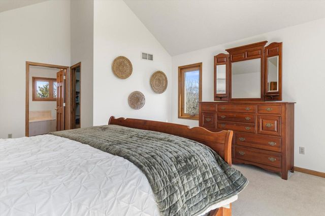 S86W32230 Elias COURT, Mukwonago, WI 53149