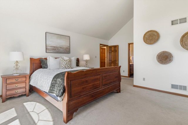 S86W32230 Elias COURT, Mukwonago, WI 53149