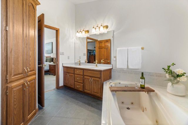 S86W32230 Elias COURT, Mukwonago, WI 53149