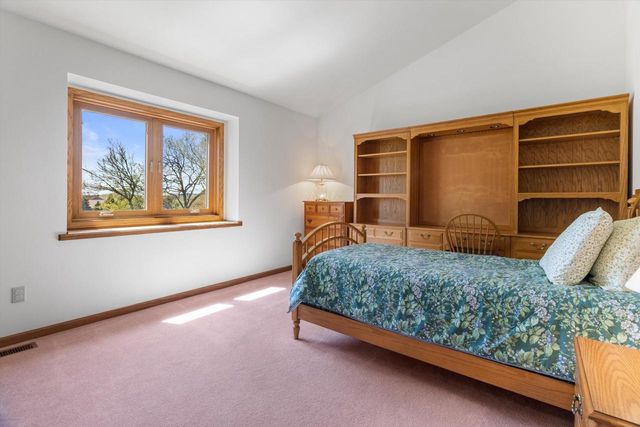 S86W32230 Elias COURT, Mukwonago, WI 53149