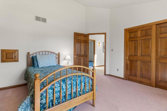 S86W32230 Elias COURT, Mukwonago, WI 53149