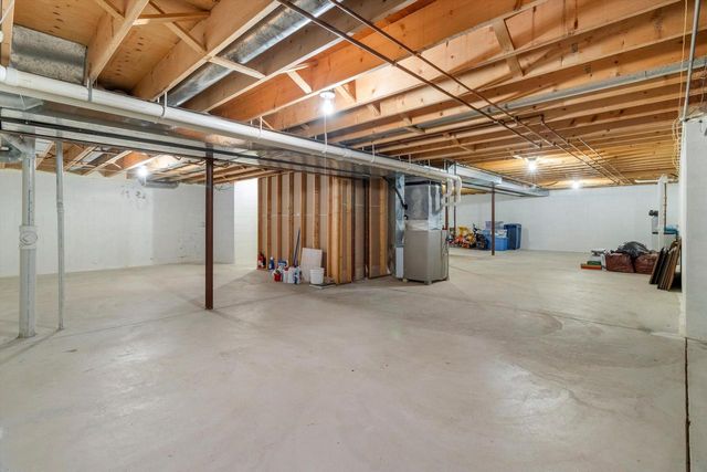 S86W32230 Elias COURT, Mukwonago, WI 53149