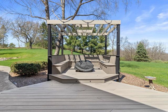 S86W32230 Elias COURT, Mukwonago, WI 53149