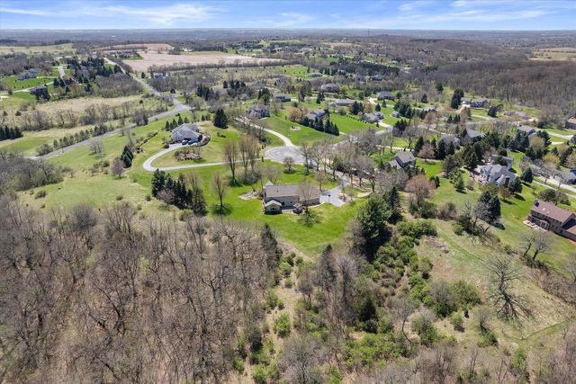 S86W32230 Elias COURT, Mukwonago, WI 53149