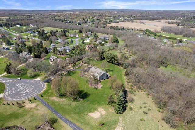 S86W32230 Elias COURT, Mukwonago, WI 53149