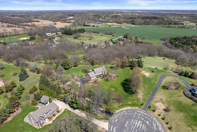 S86W32230 Elias COURT, Mukwonago, WI 53149