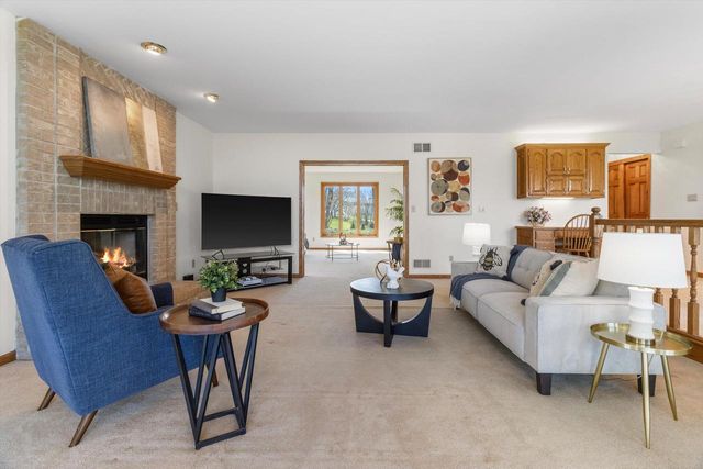 S86W32230 Elias COURT, Mukwonago, WI 53149