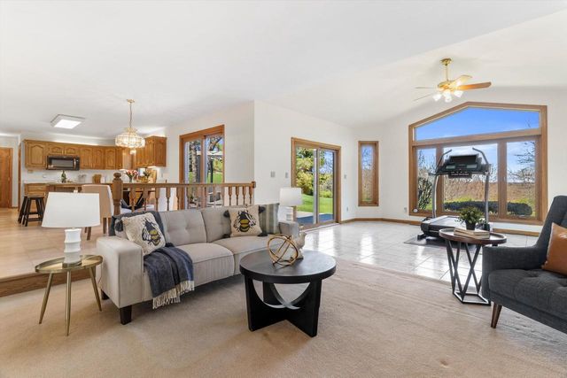 S86W32230 Elias COURT, Mukwonago, WI 53149
