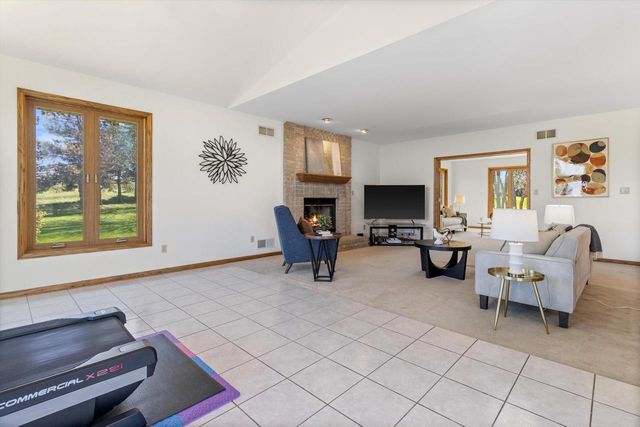S86W32230 Elias COURT, Mukwonago, WI 53149
