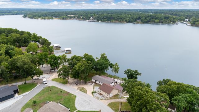 2810 Harber Loop Drive, Grove, OK 74344