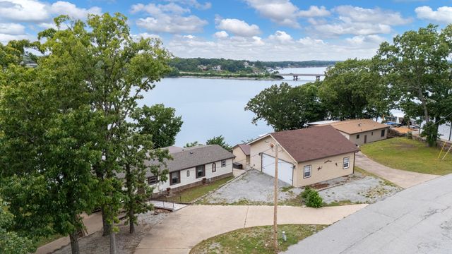 2810 Harber Loop Drive, Grove, OK 74344