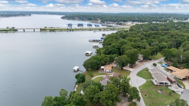 2810 Harber Loop Drive, Grove, OK 74344