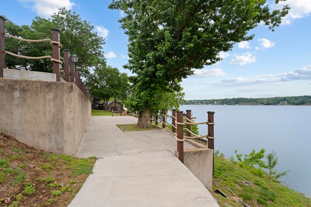 2810 Harber Loop Drive, Grove, OK 74344