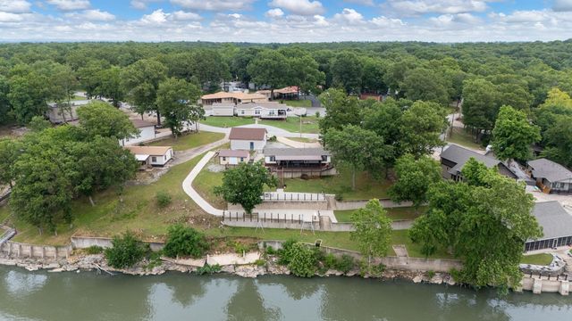 2810 Harber Loop Drive, Grove, OK 74344