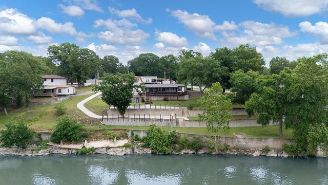 2810 Harber Loop Drive, Grove, OK 74344