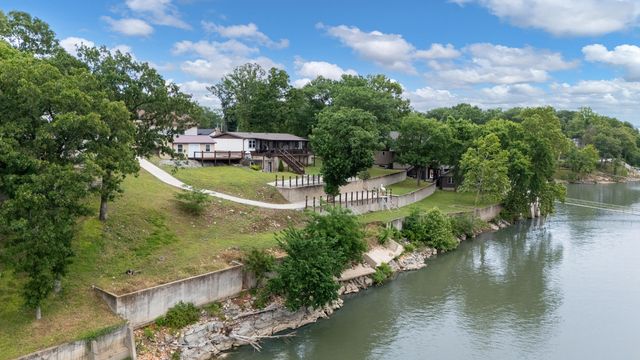 2810 Harber Loop Drive, Grove, OK 74344