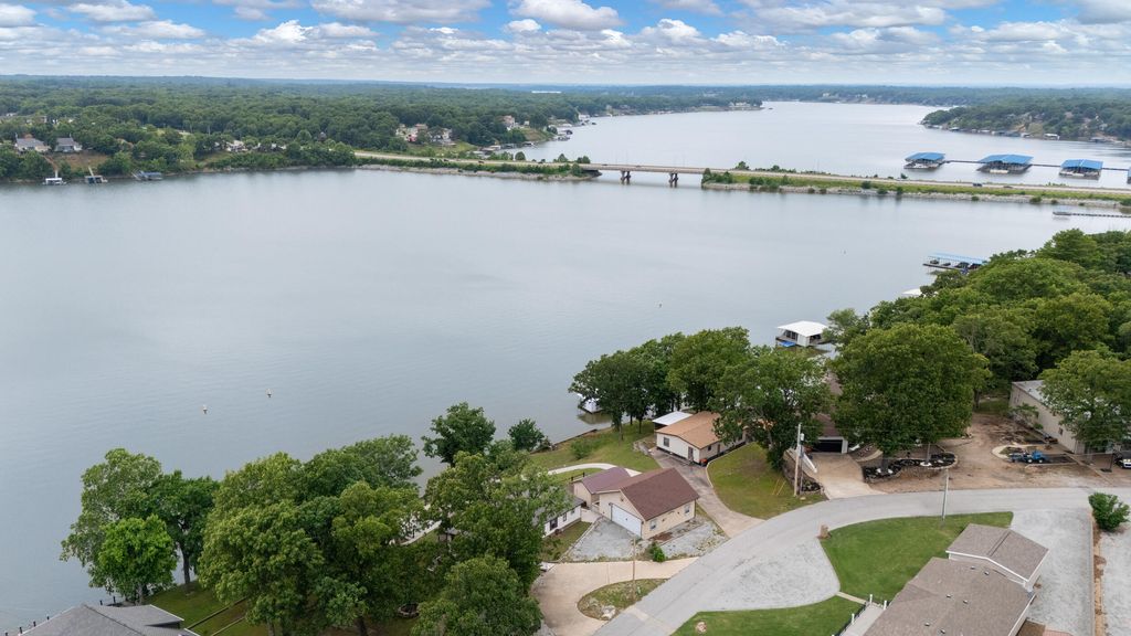2810 Harber Loop Drive, Grove, OK 74344