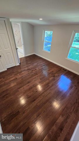 21 BEAVER AVE, Mount Laurel, NJ 08054