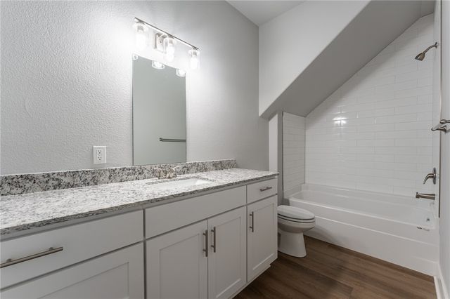 953 S Waxflower Avenue, Fayetteville, AR 72701