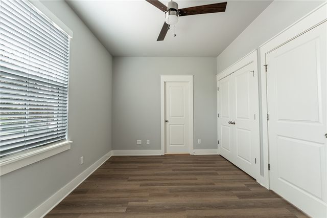 953 S Waxflower Avenue, Fayetteville, AR 72701