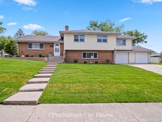 212 Valley Avenue, Bradley, IL 60915